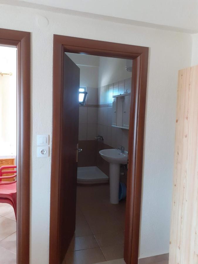 Poly'S House Apartment Vrasná Екстериор снимка