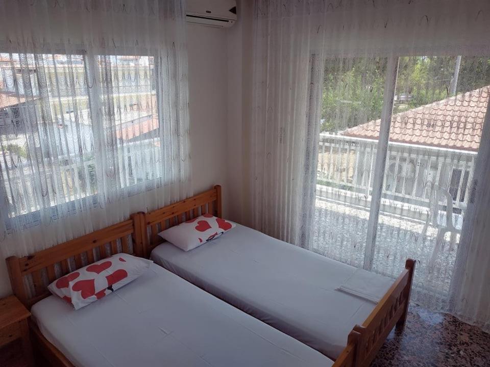 Poly'S House Apartment Vrasná Екстериор снимка