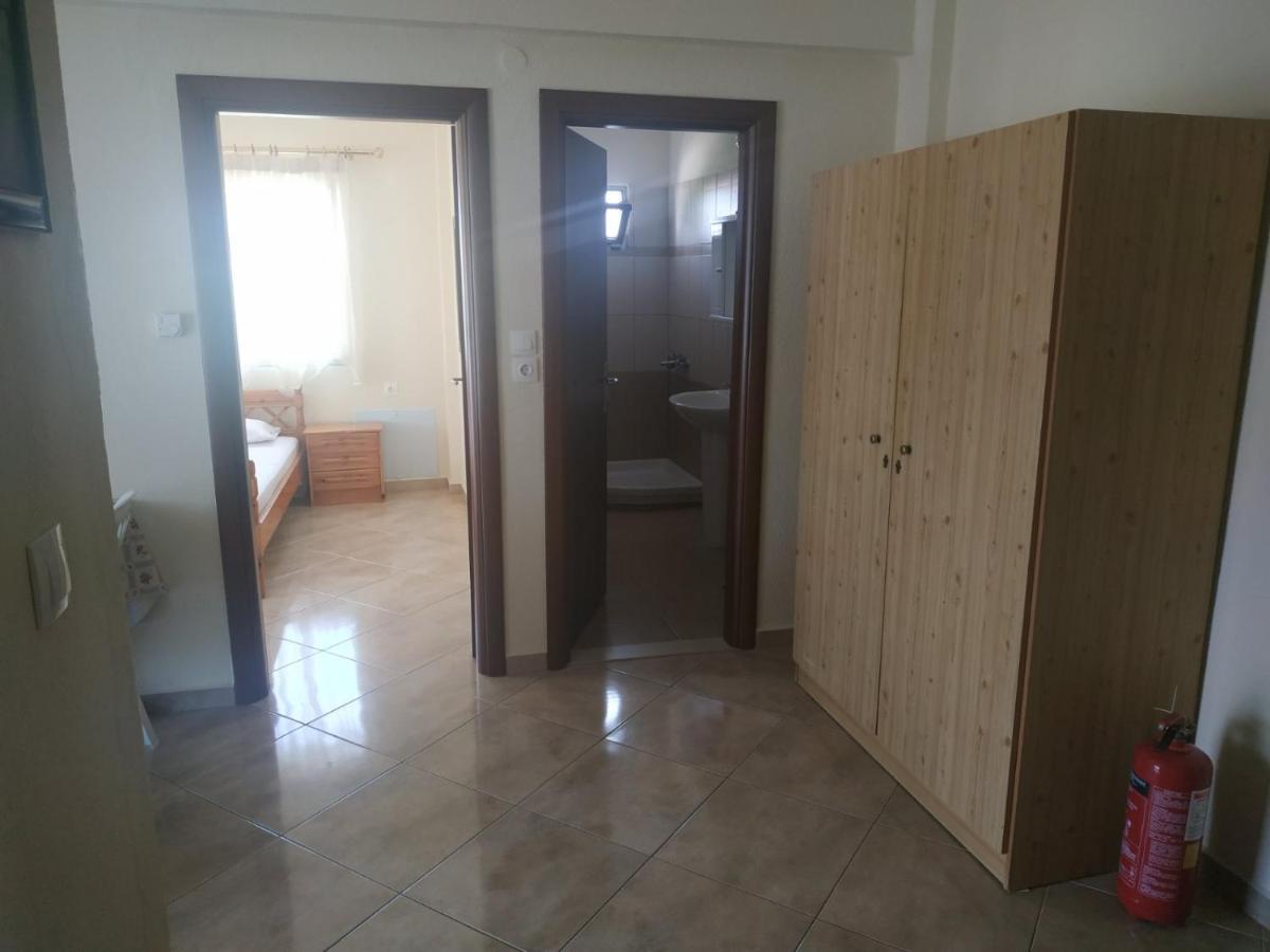 Poly'S House Apartment Vrasná Екстериор снимка