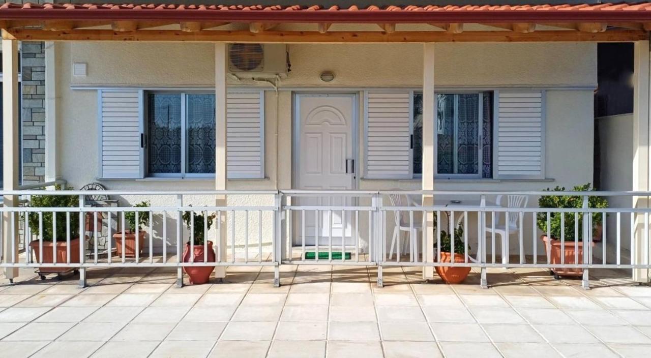 Poly'S House Apartment Vrasná Екстериор снимка
