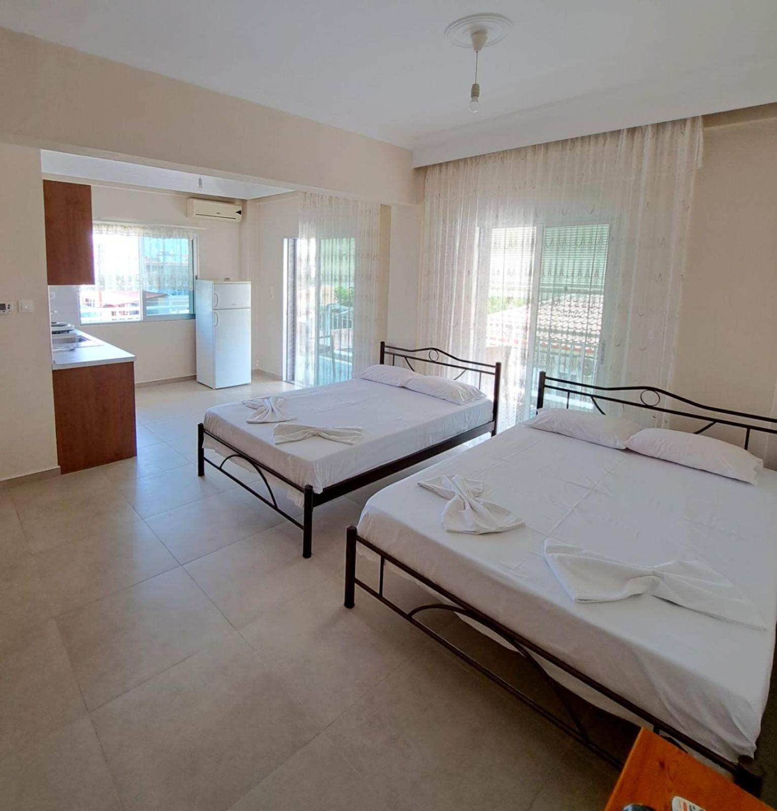 Poly'S House Apartment Vrasná Екстериор снимка